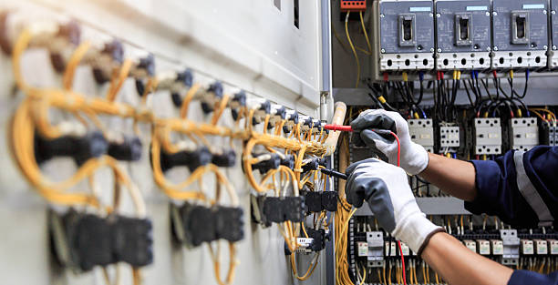 Professional Electrician technician working in Englewood, OH